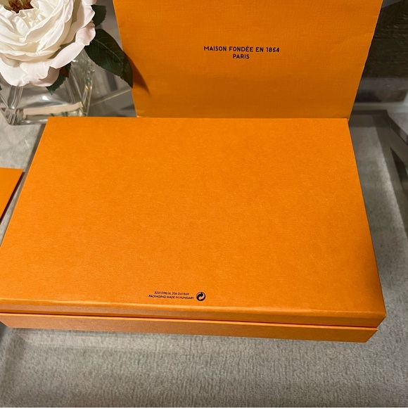 Small Louis Vuitton Magnetic Gift Box Set - Picture 5 of 16